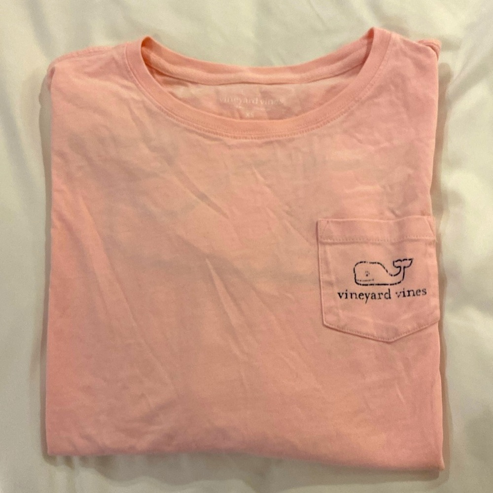Long sleeve pink vineyard vine whale tee in size x- small
